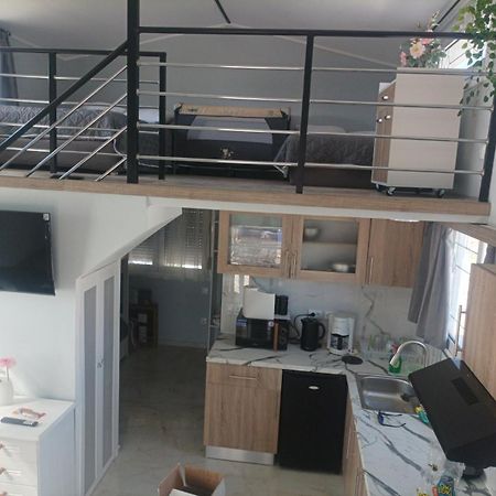 Вилла Filio'S Loft Near Airport Луца Экстерьер фото