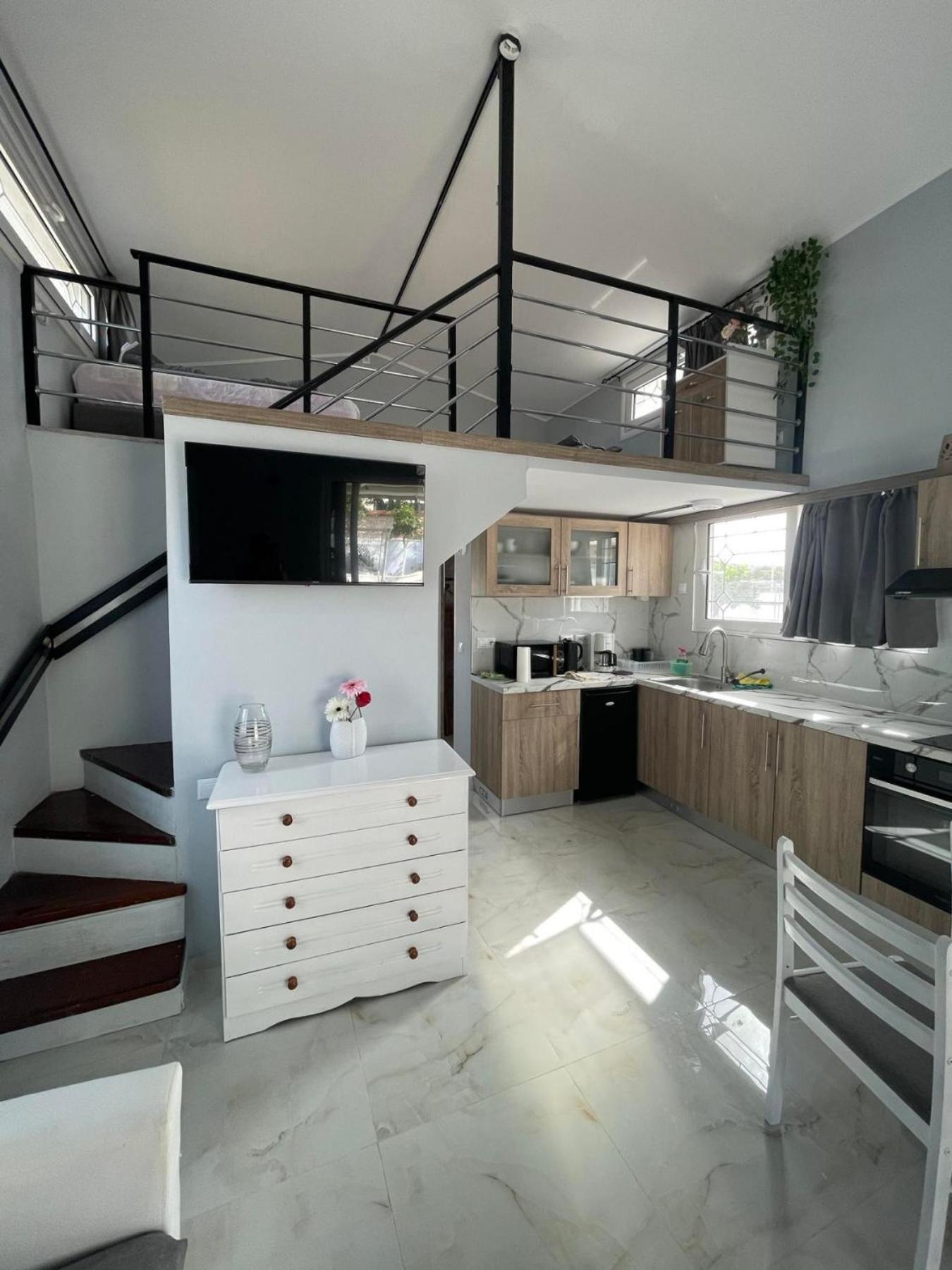 Вилла Filio'S Loft Near Airport Луца Экстерьер фото