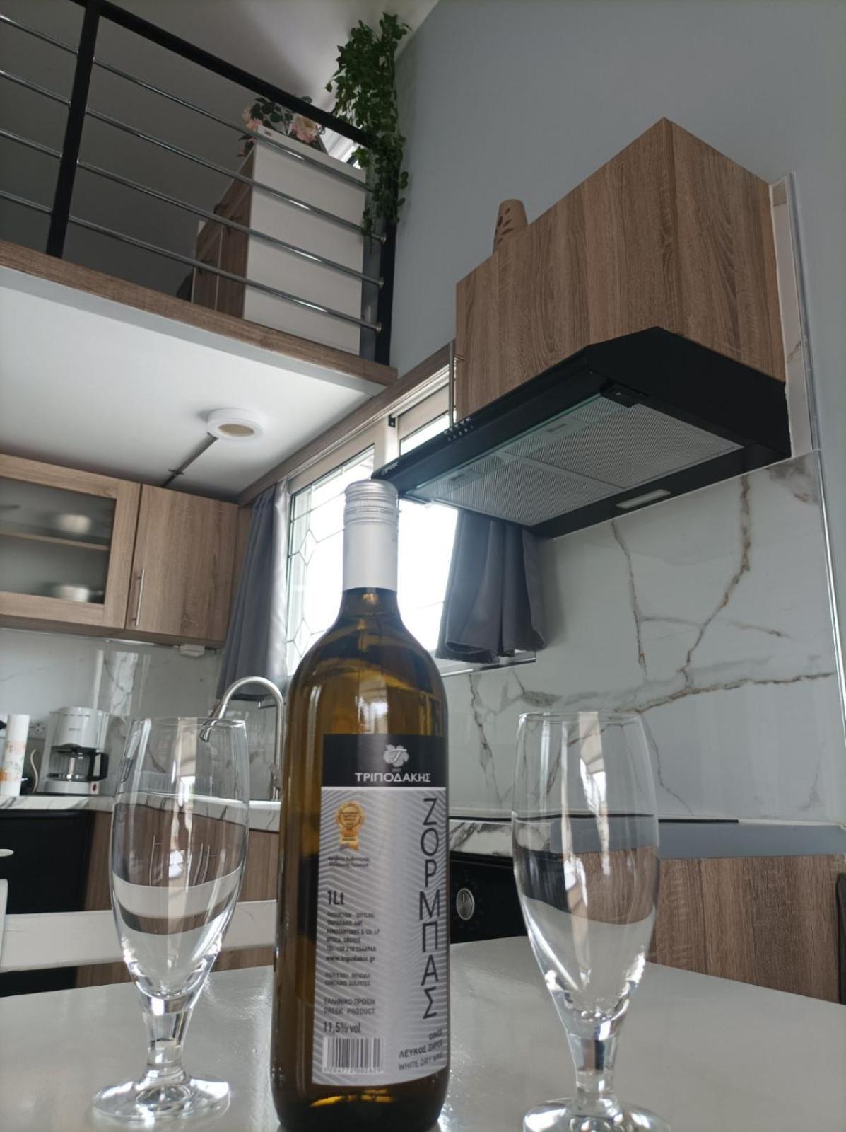 Вилла Filio'S Loft Near Airport Луца Экстерьер фото